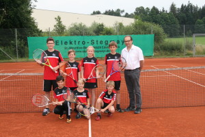 Stehend von links Matthias Krammer, Manuela Hora, Katharina Hartl, Fabian Brucklacher und Spender Norbert Brucklacher (HLK Brucklacher). Knieend von links Sebastian Krammer, Veronika Hora und Leo Winter