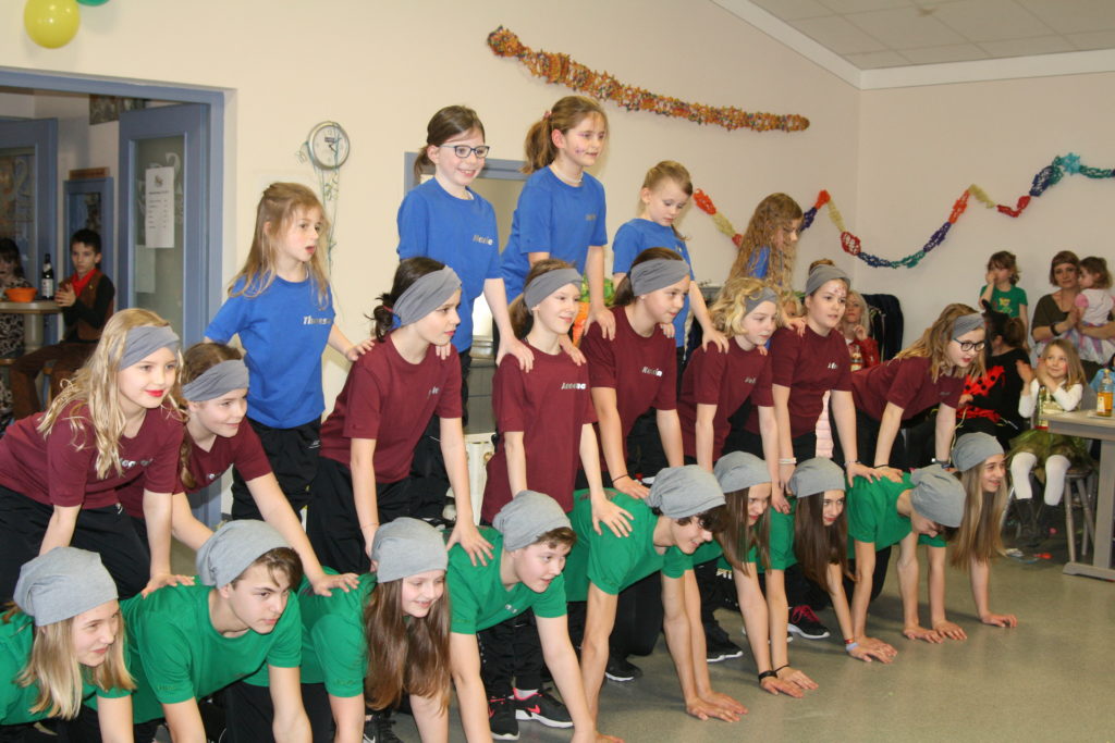 Die SGE-Kindertanzgruppe bei ihrem Auftritt beim SGE-Kinderfasching 2019